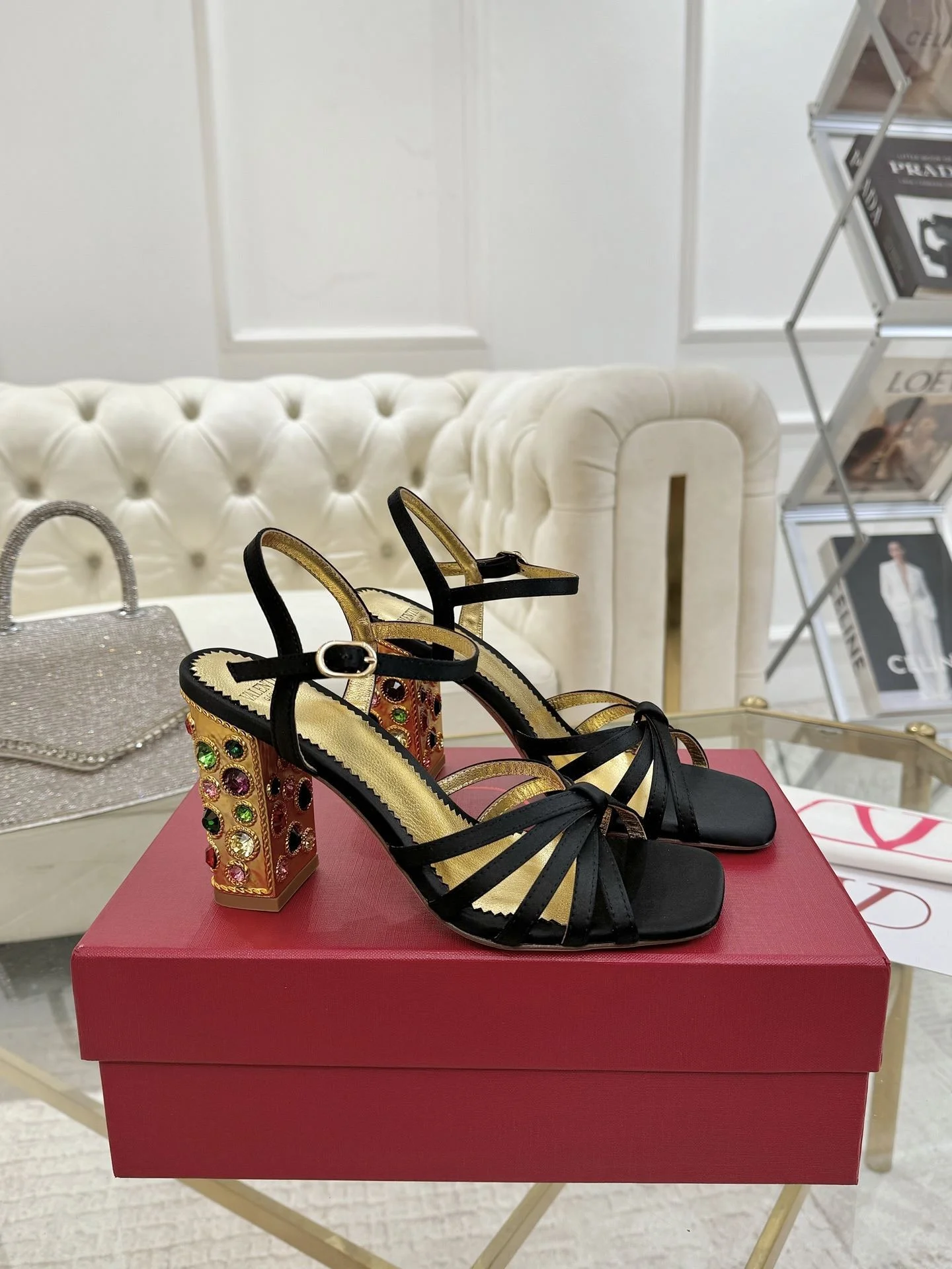 Minimalist Valentino Sandals 36078