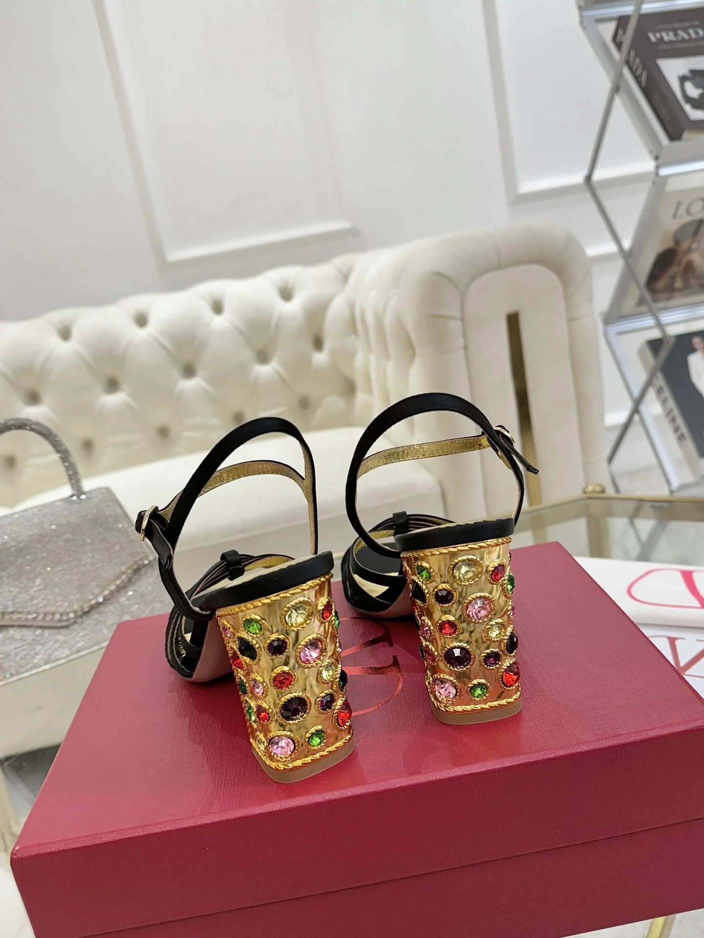 Minimalist Valentino Sandals 36078