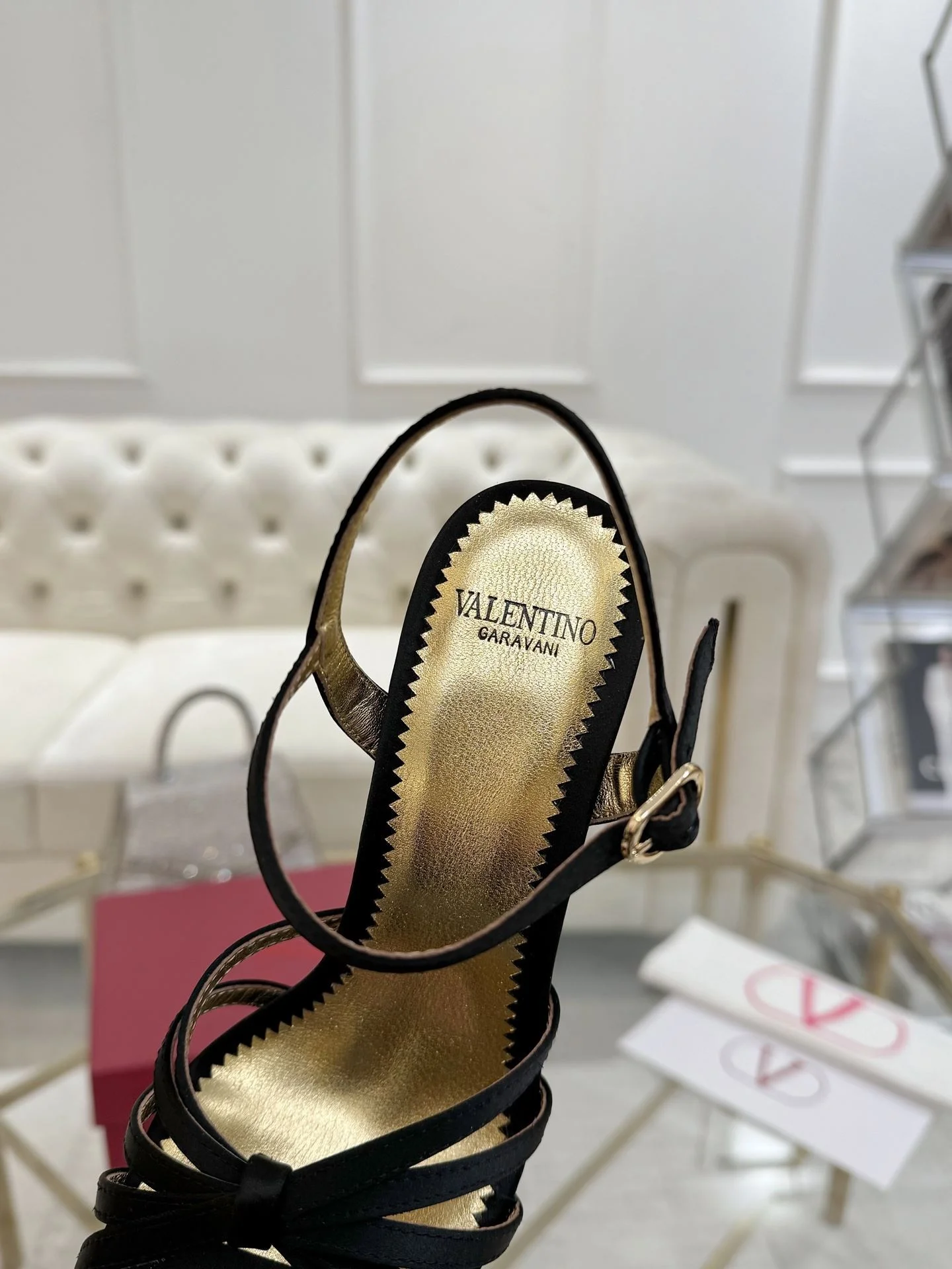 Minimalist Valentino Sandals 36078