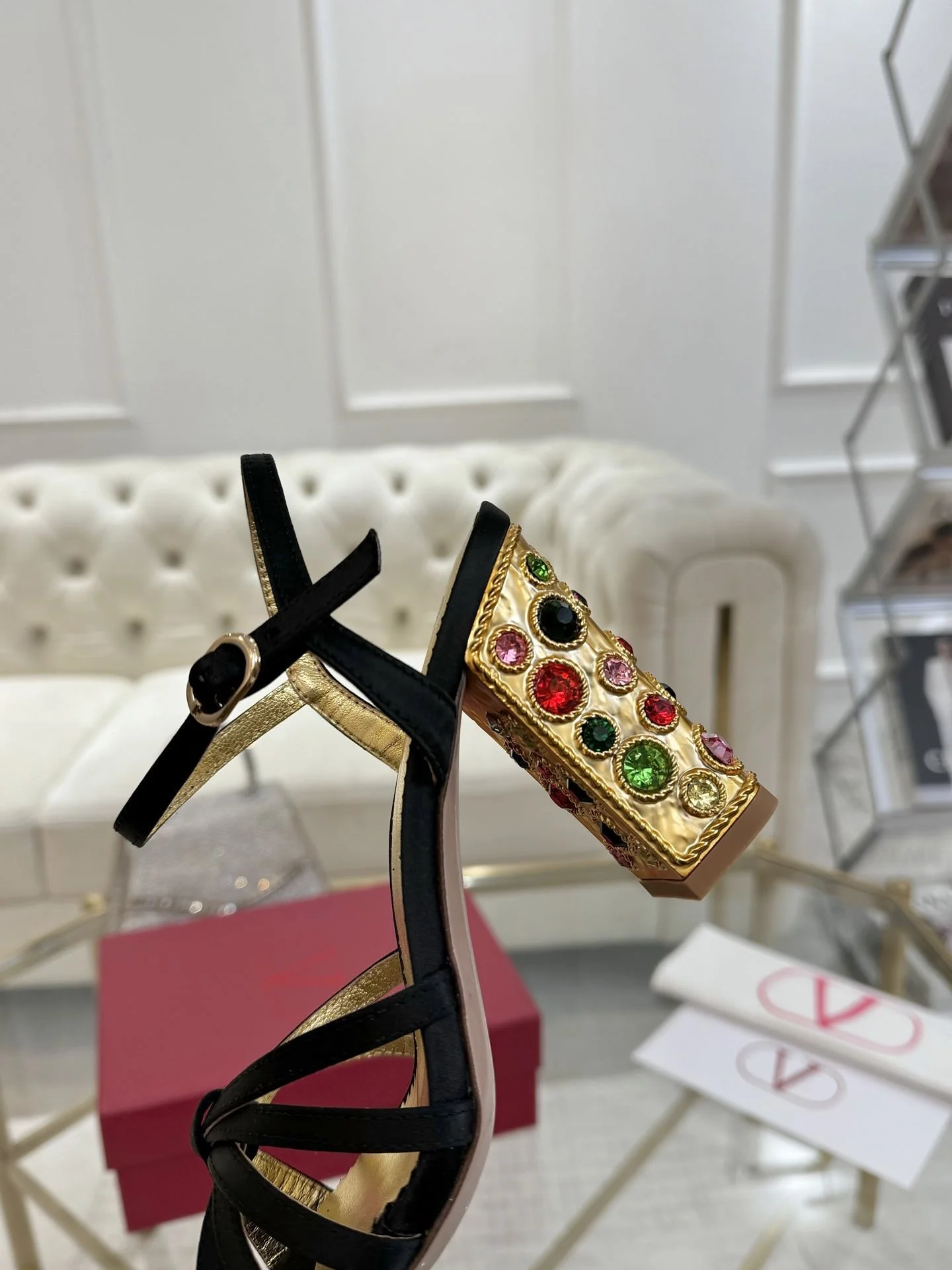 Minimalist Valentino Sandals 36078