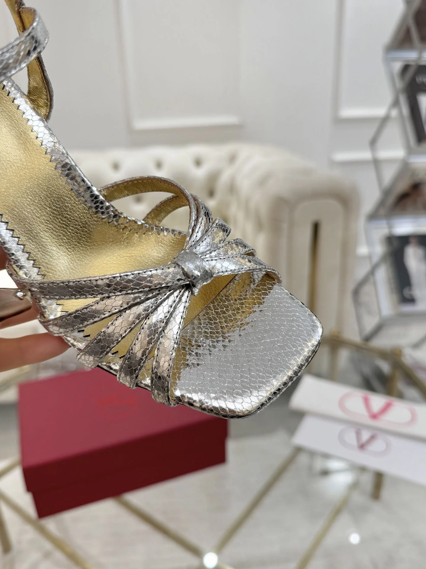 WrinkleFree Valentino Sandals 36084