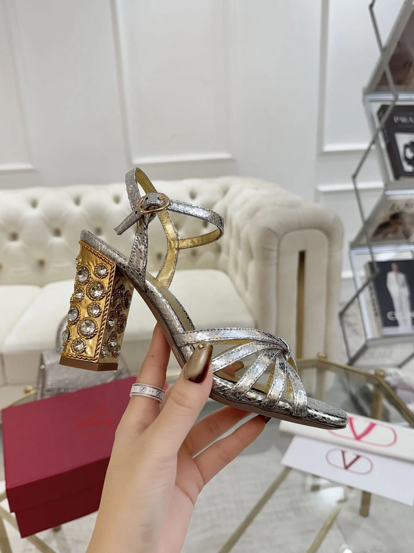 WrinkleFree Valentino Sandals 36084