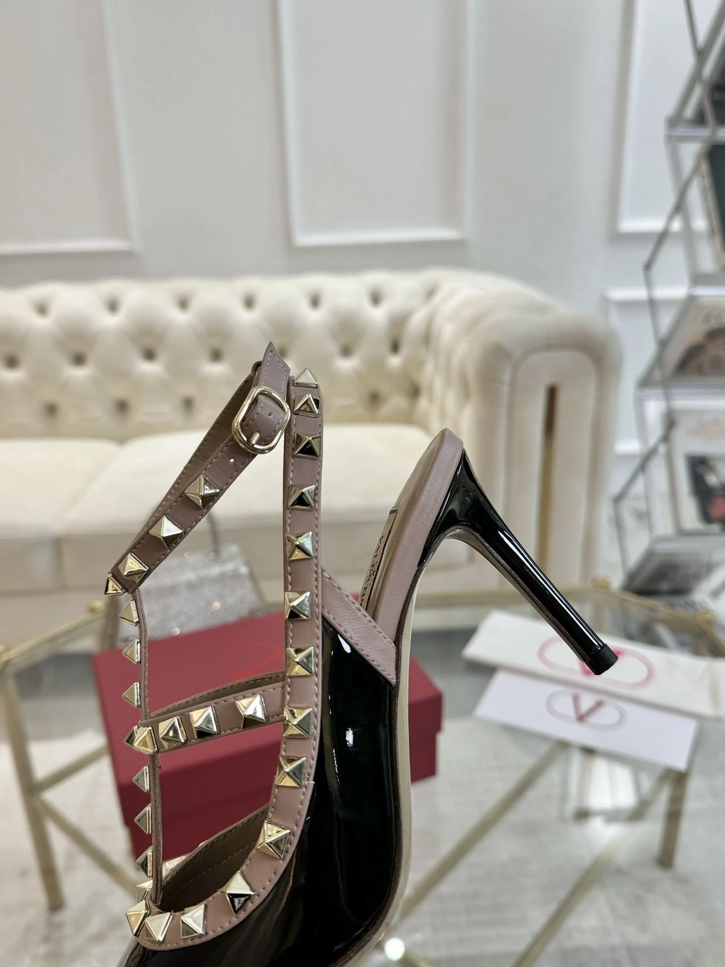 Valentino Sandals Classic 36082