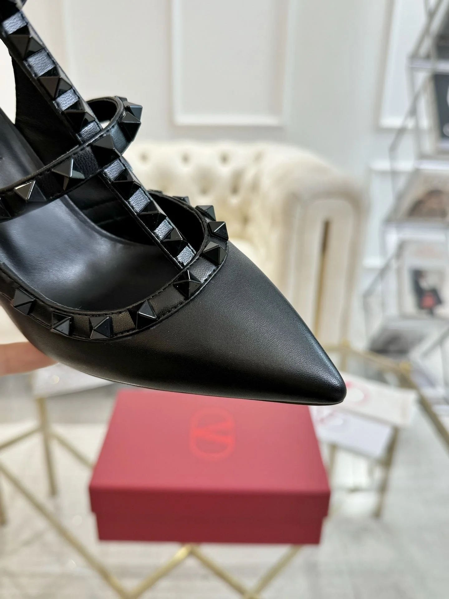 Sophisticated Valentino Sandals 36072