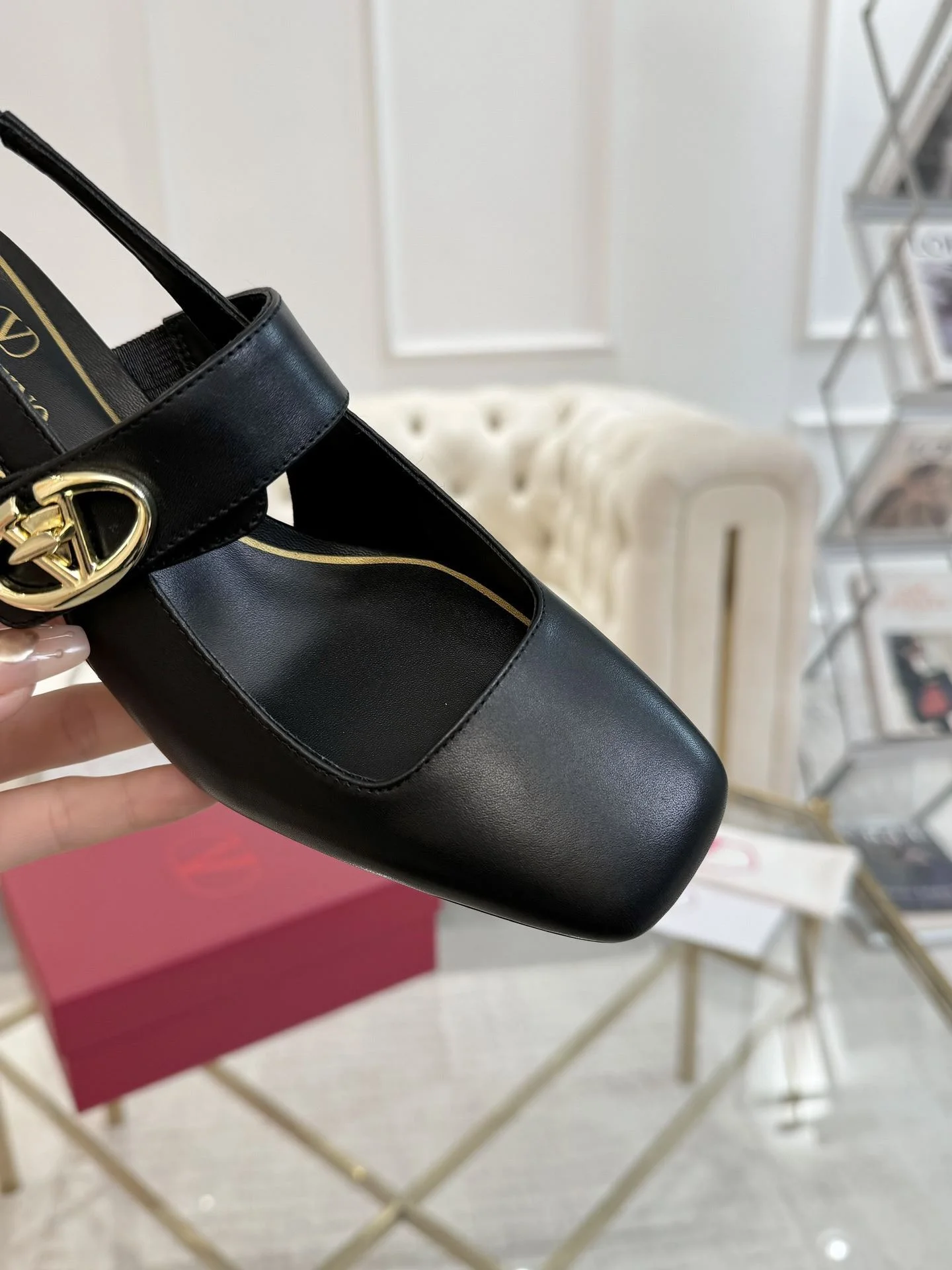 Supportive Valentino Sandals 36057