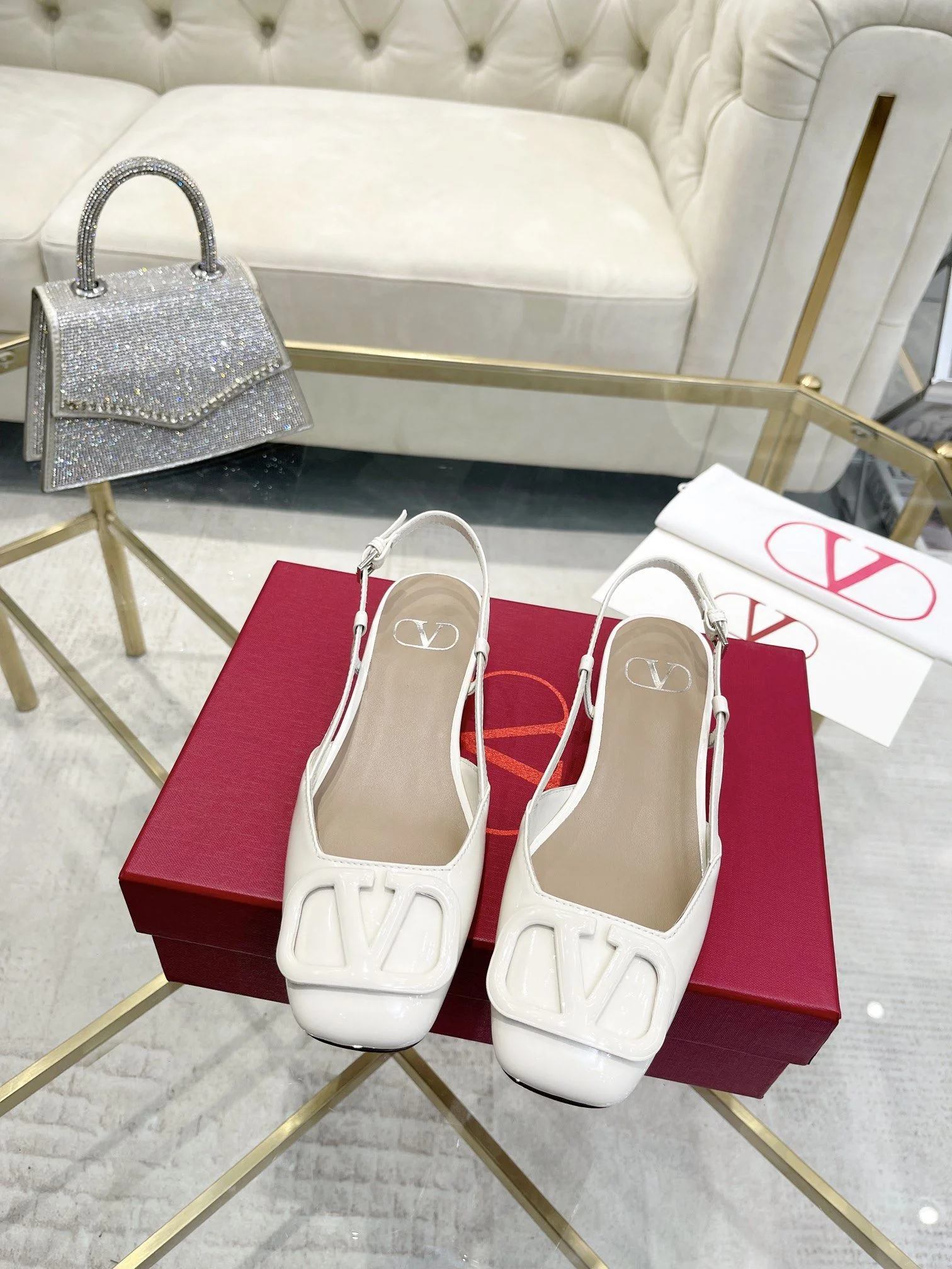 Trendsetting Valentino Sandals 36047