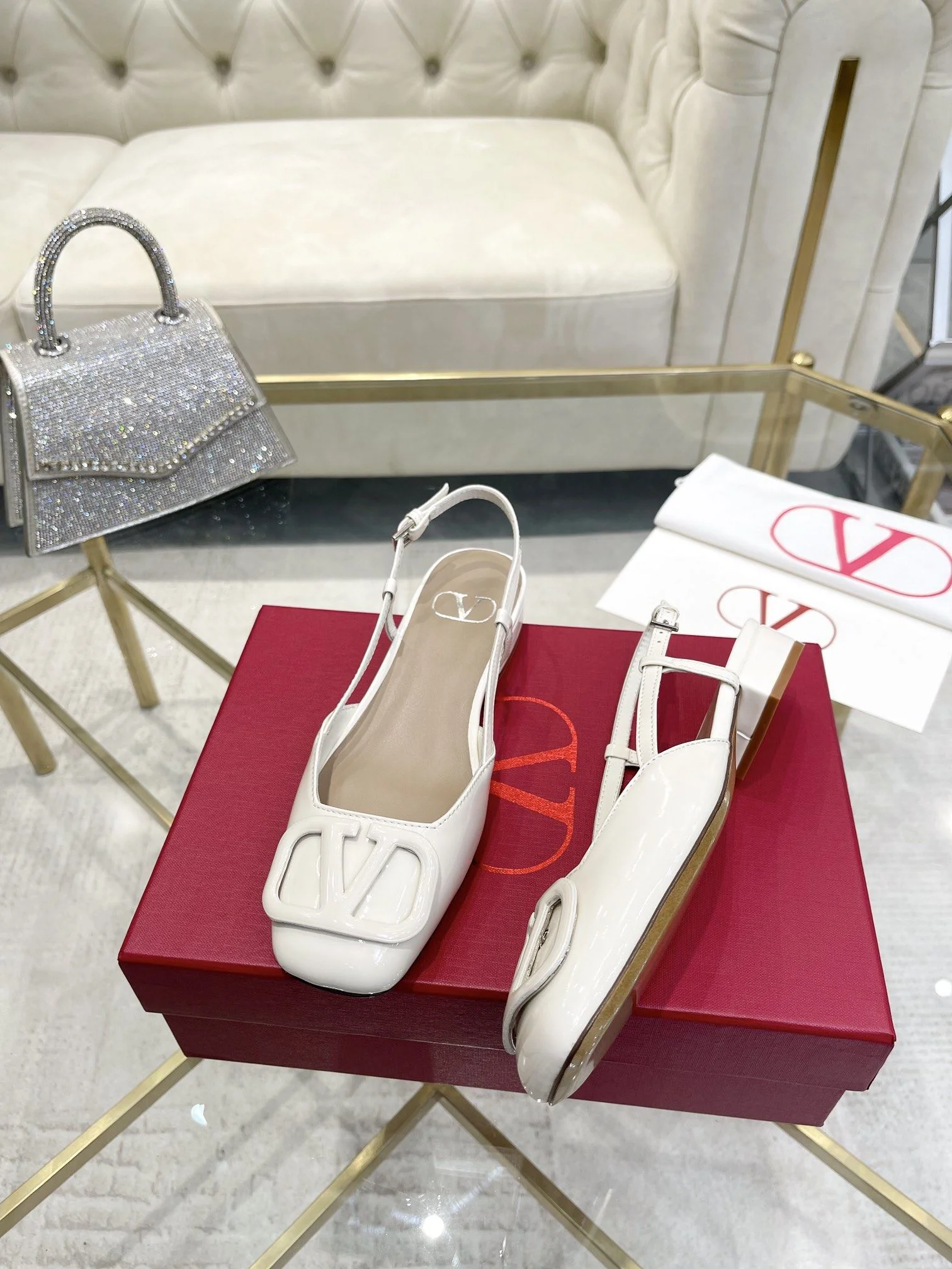 Trendsetting Valentino Sandals 36047