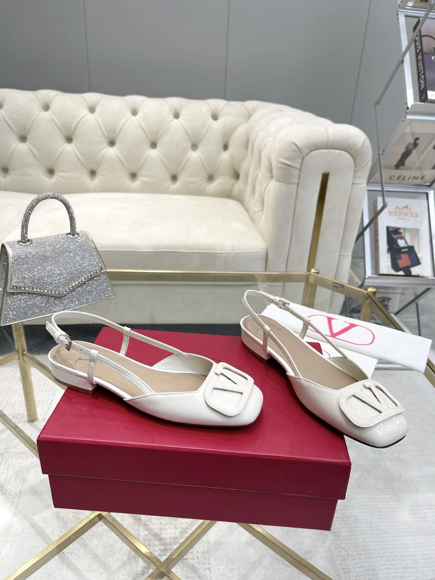 Trendsetting Valentino Sandals 36047