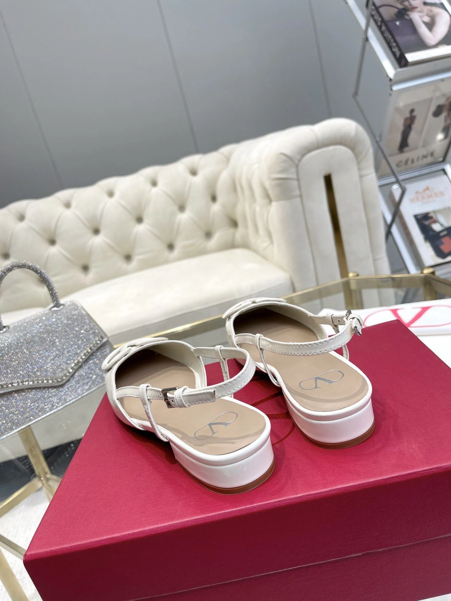 Trendsetting Valentino Sandals 36047