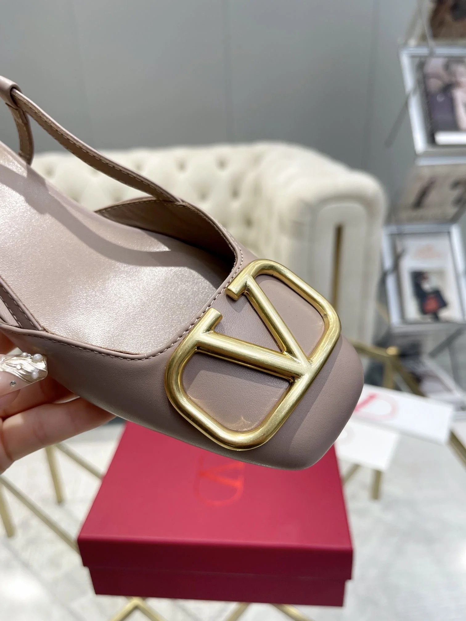 Valentino Sandals Sleek 36028