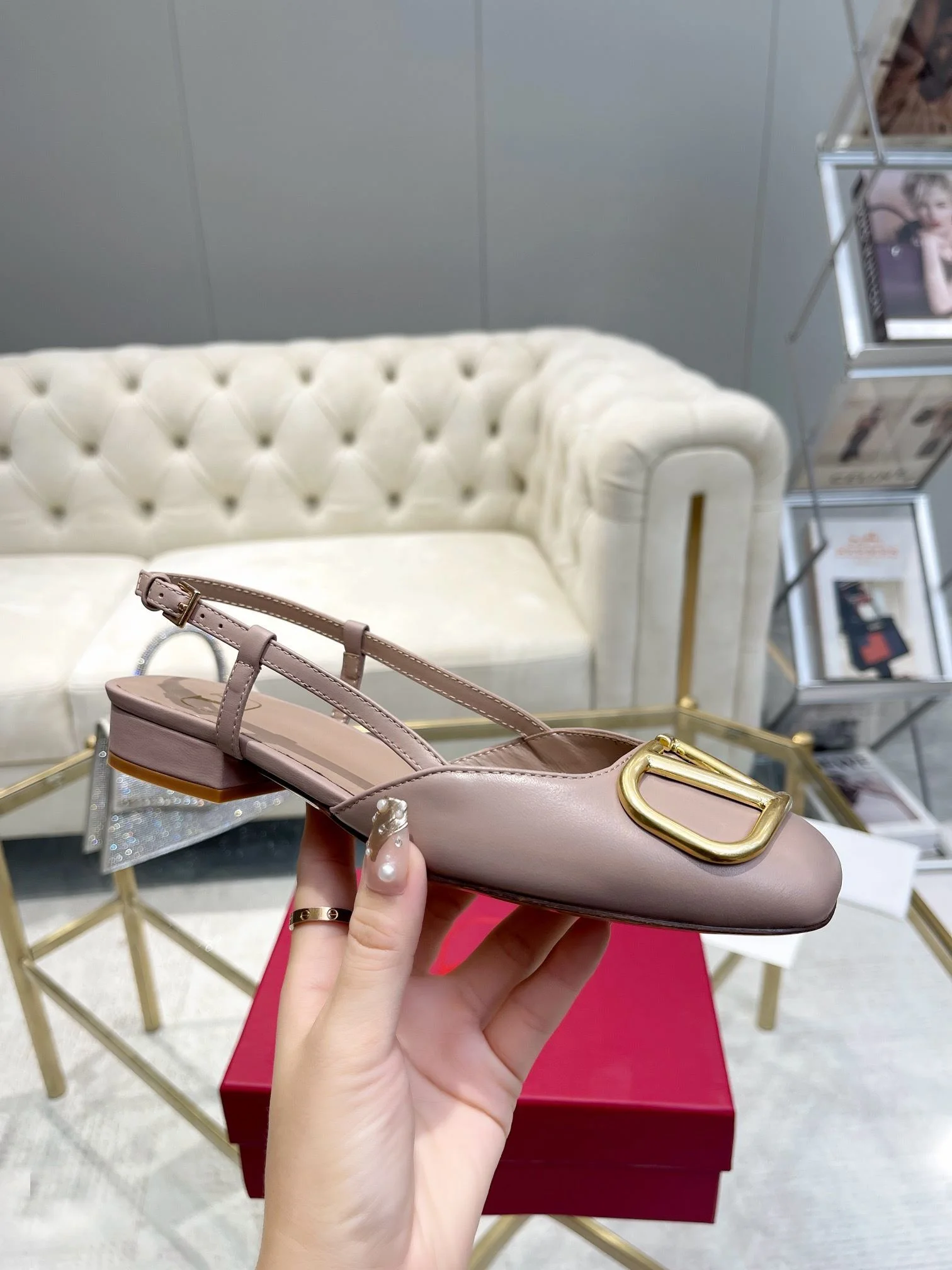 Valentino Sandals Sleek 36028