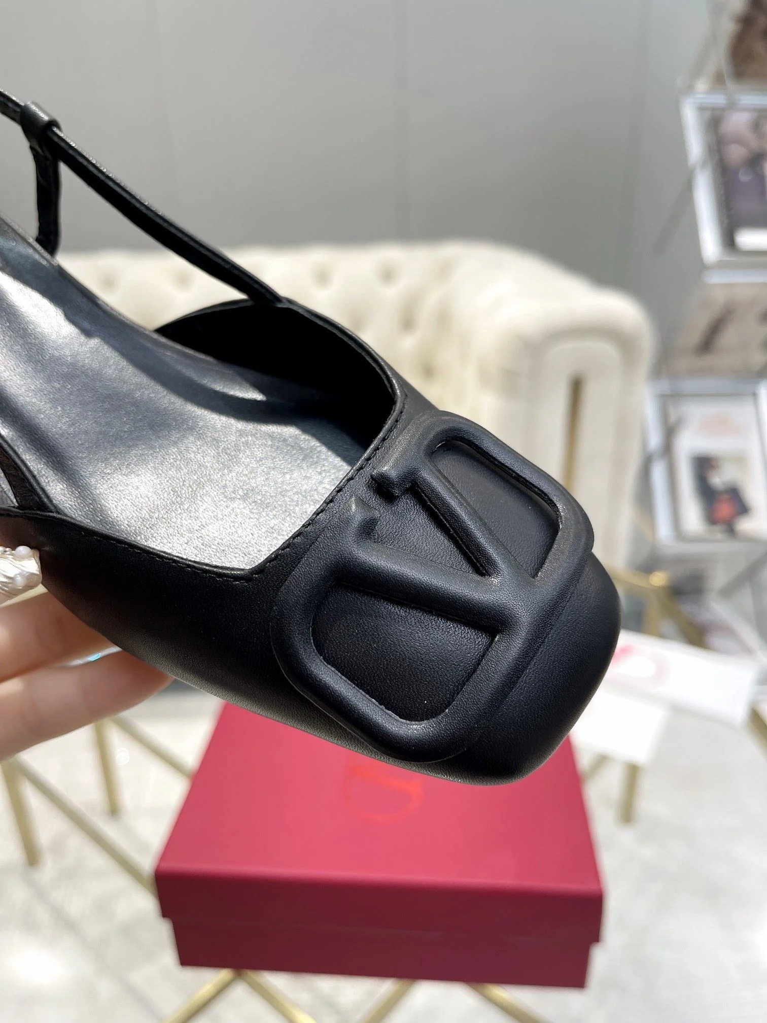 Casual Valentino Sandals 36029