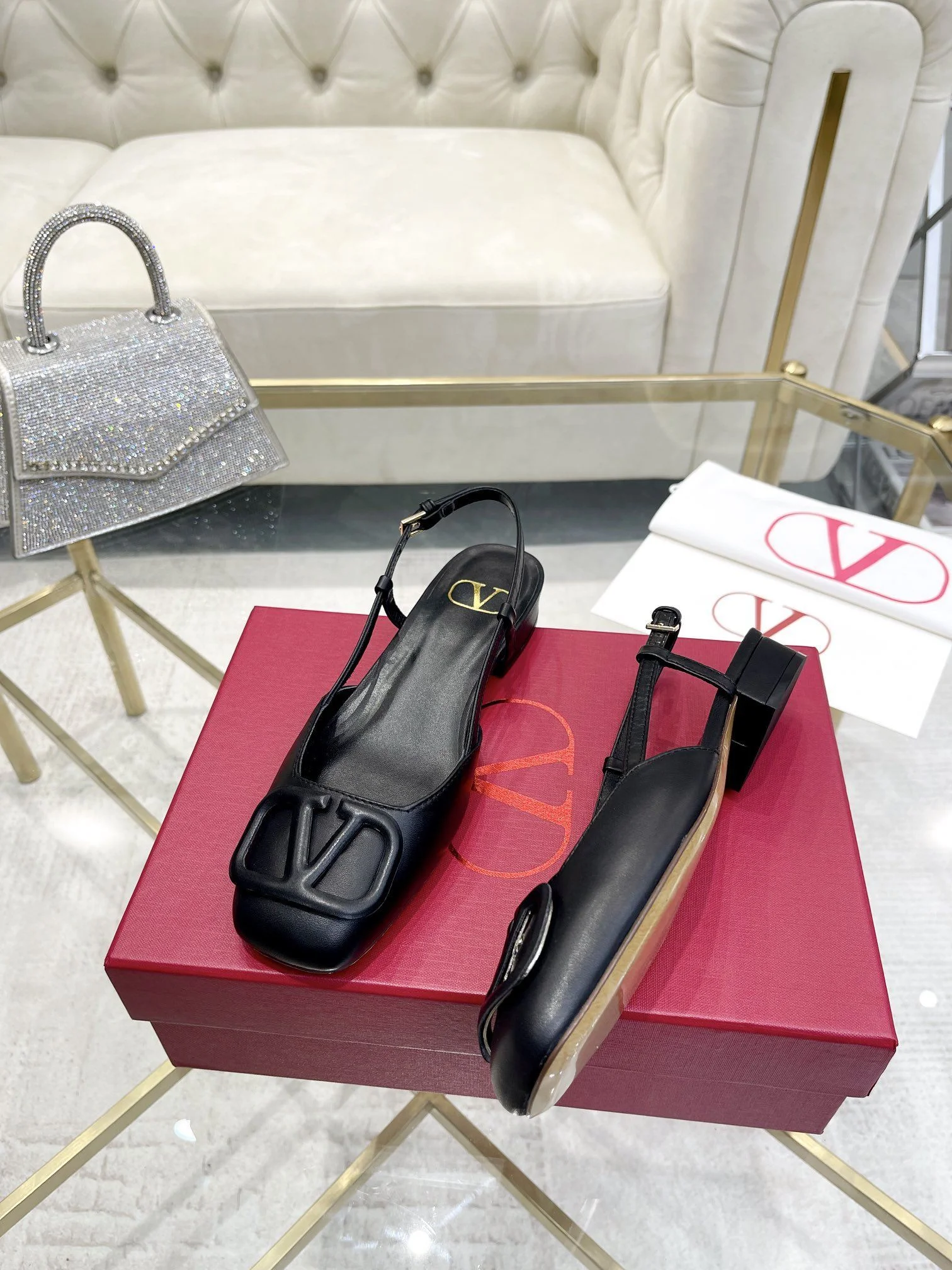 Casual Valentino Sandals 36029