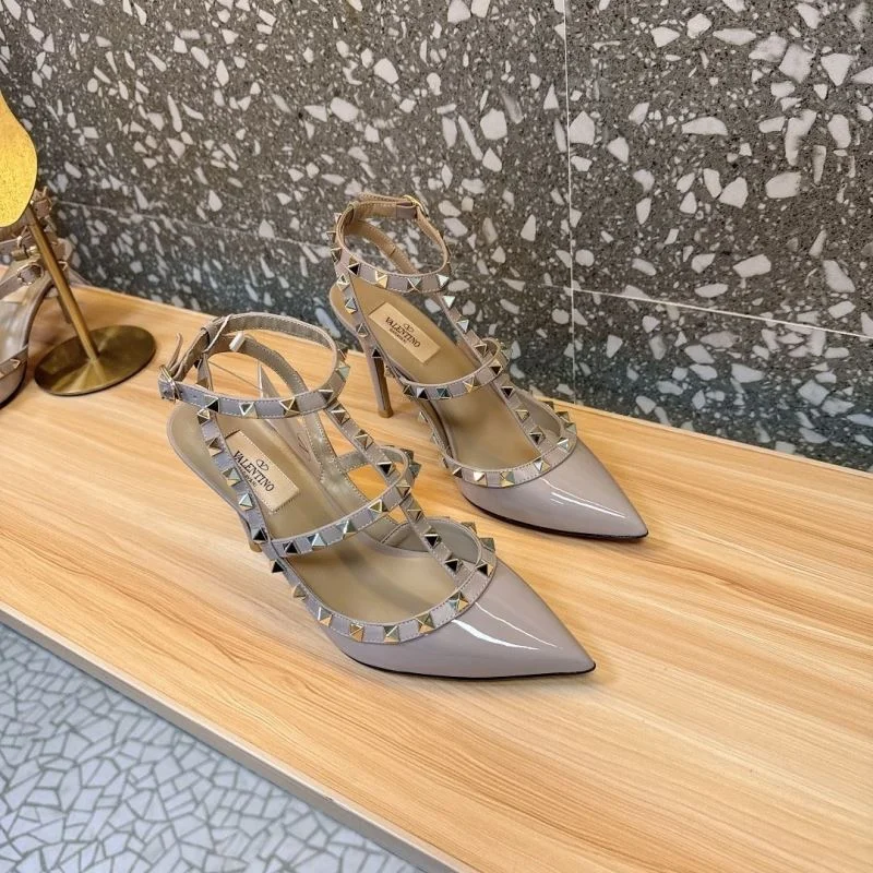 Snug Valentino Sandals 36031