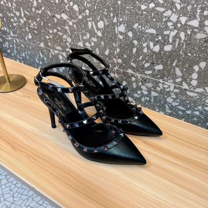 Classic Valentino Sandals 36026