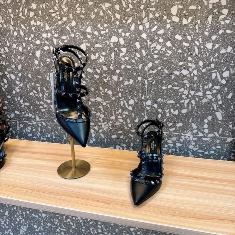 Classic Valentino Sandals 36026