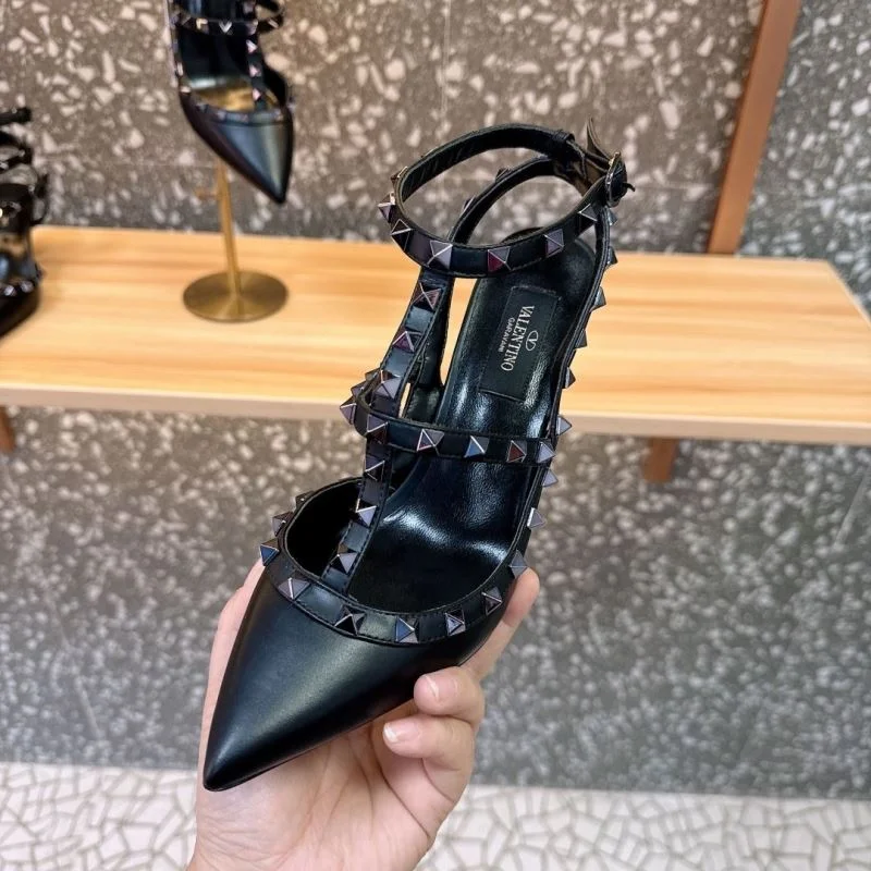 Classic Valentino Sandals 36026