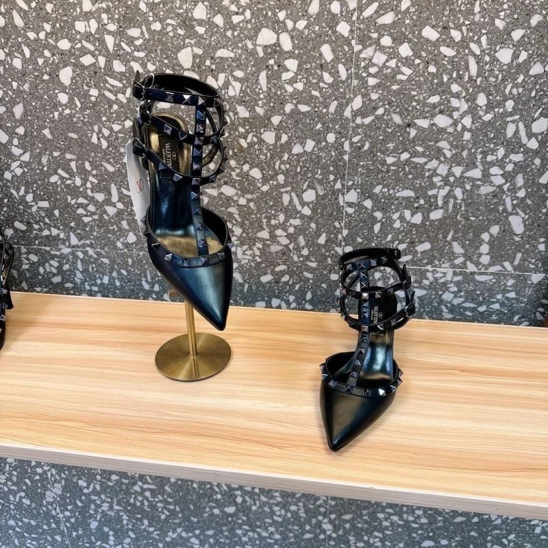Valentino Sandals Sleek 36030