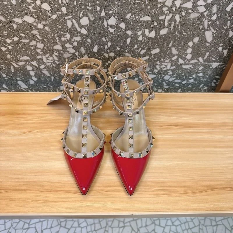Sleek Valentino Sandals 36018