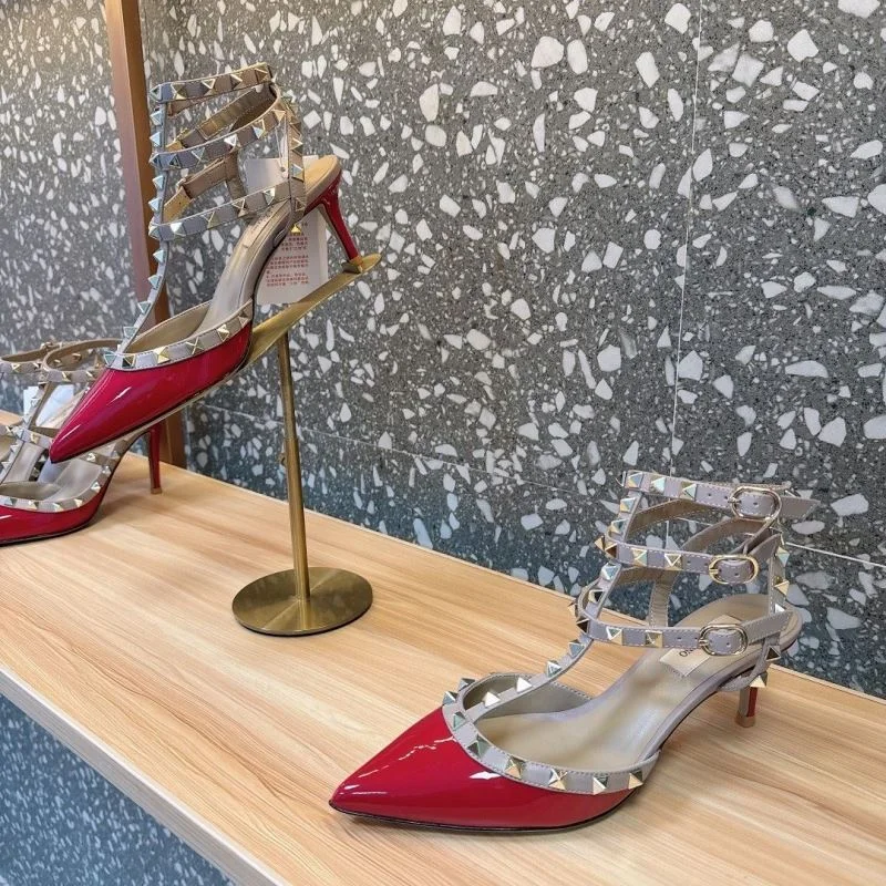 Sleek Valentino Sandals 36018