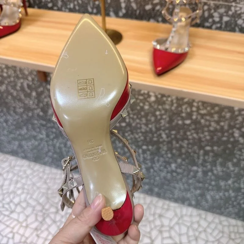 Sleek Valentino Sandals 36018