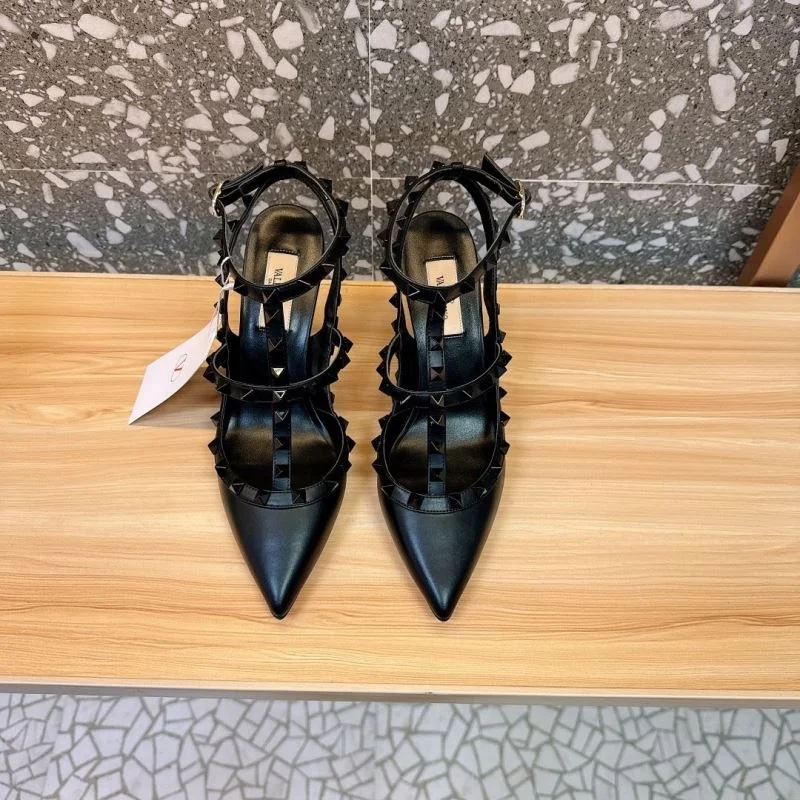Comfortable Valentino Sandals 36010