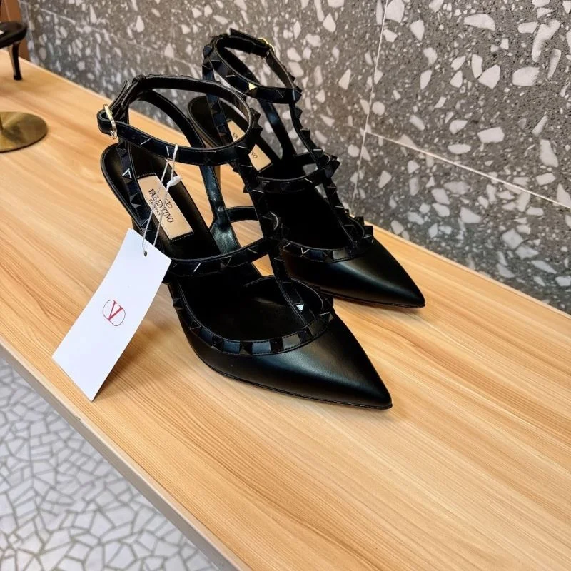 Comfortable Valentino Sandals 36010