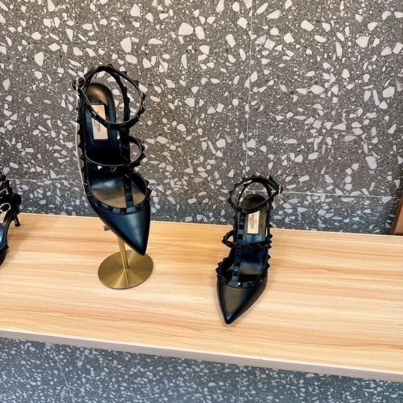 Comfortable Valentino Sandals 36010