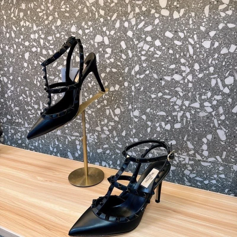 Comfortable Valentino Sandals 36010