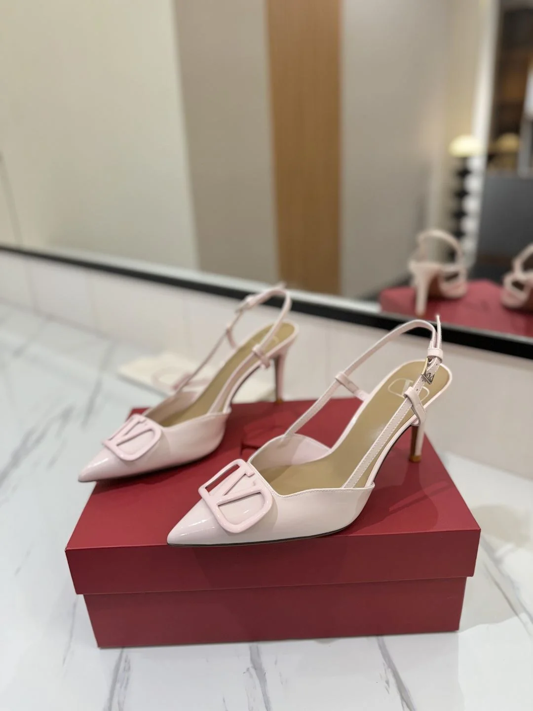 WrinkleFree Valentino Sandals 36011