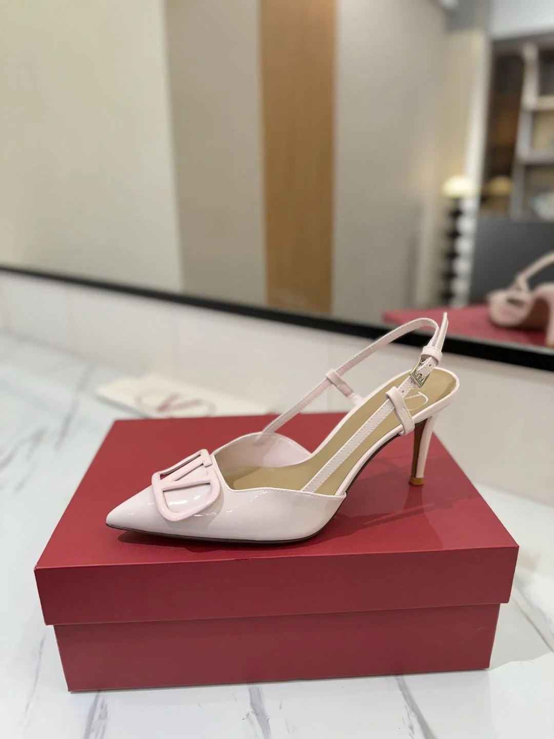 WrinkleFree Valentino Sandals 36011