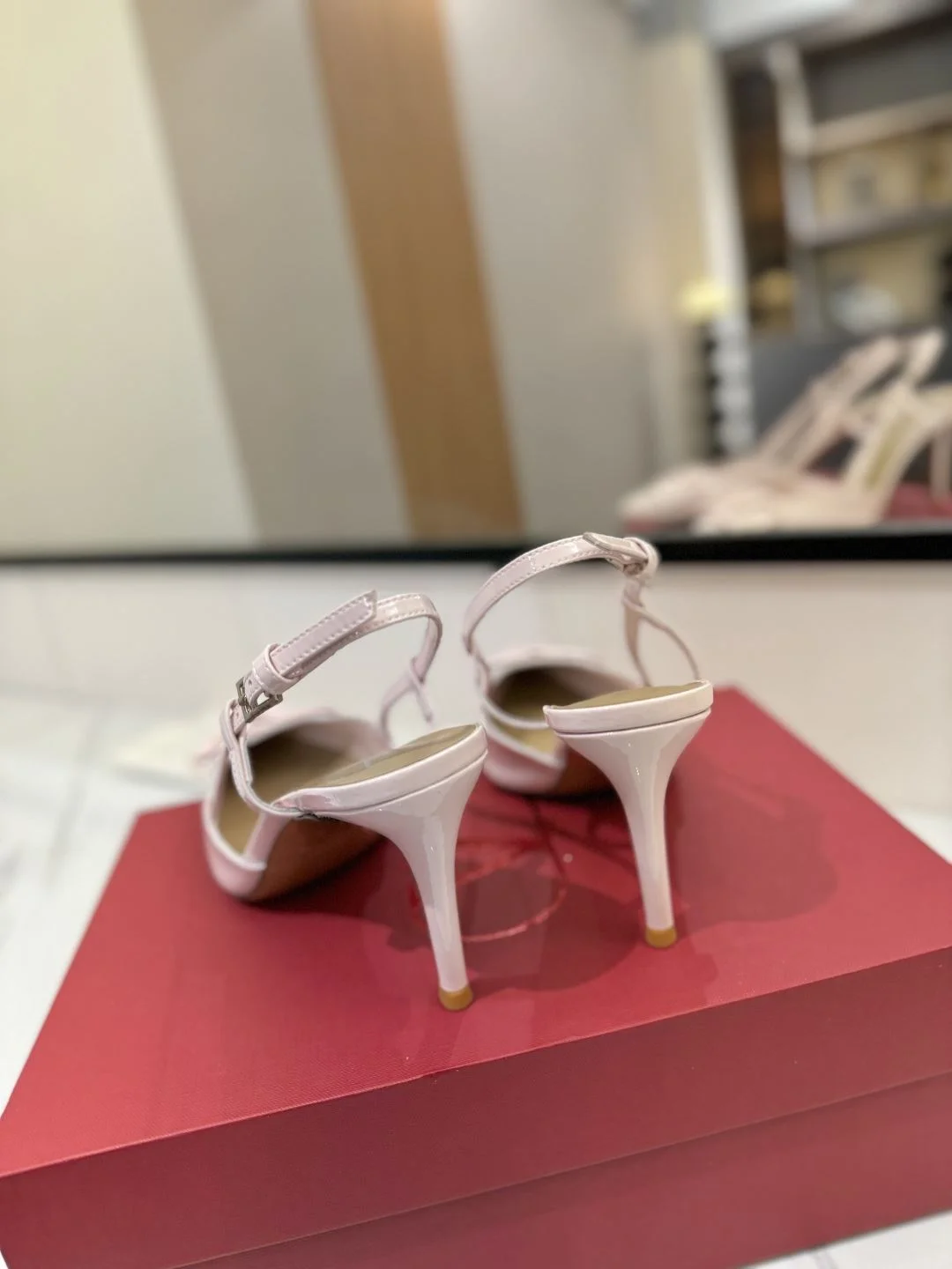 WrinkleFree Valentino Sandals 36011
