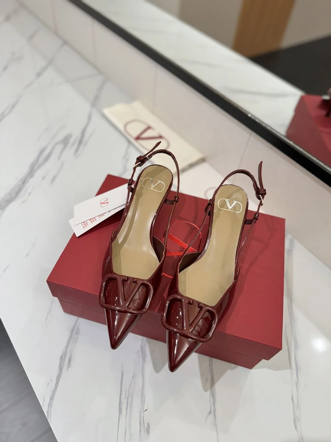 Minimalist Valentino Sandals 36004