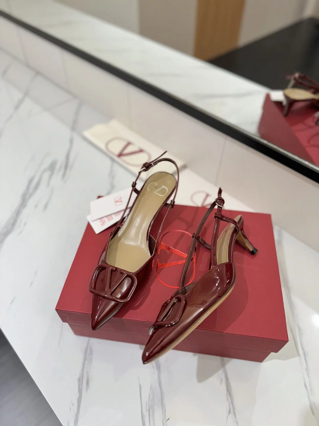 Minimalist Valentino Sandals 36004
