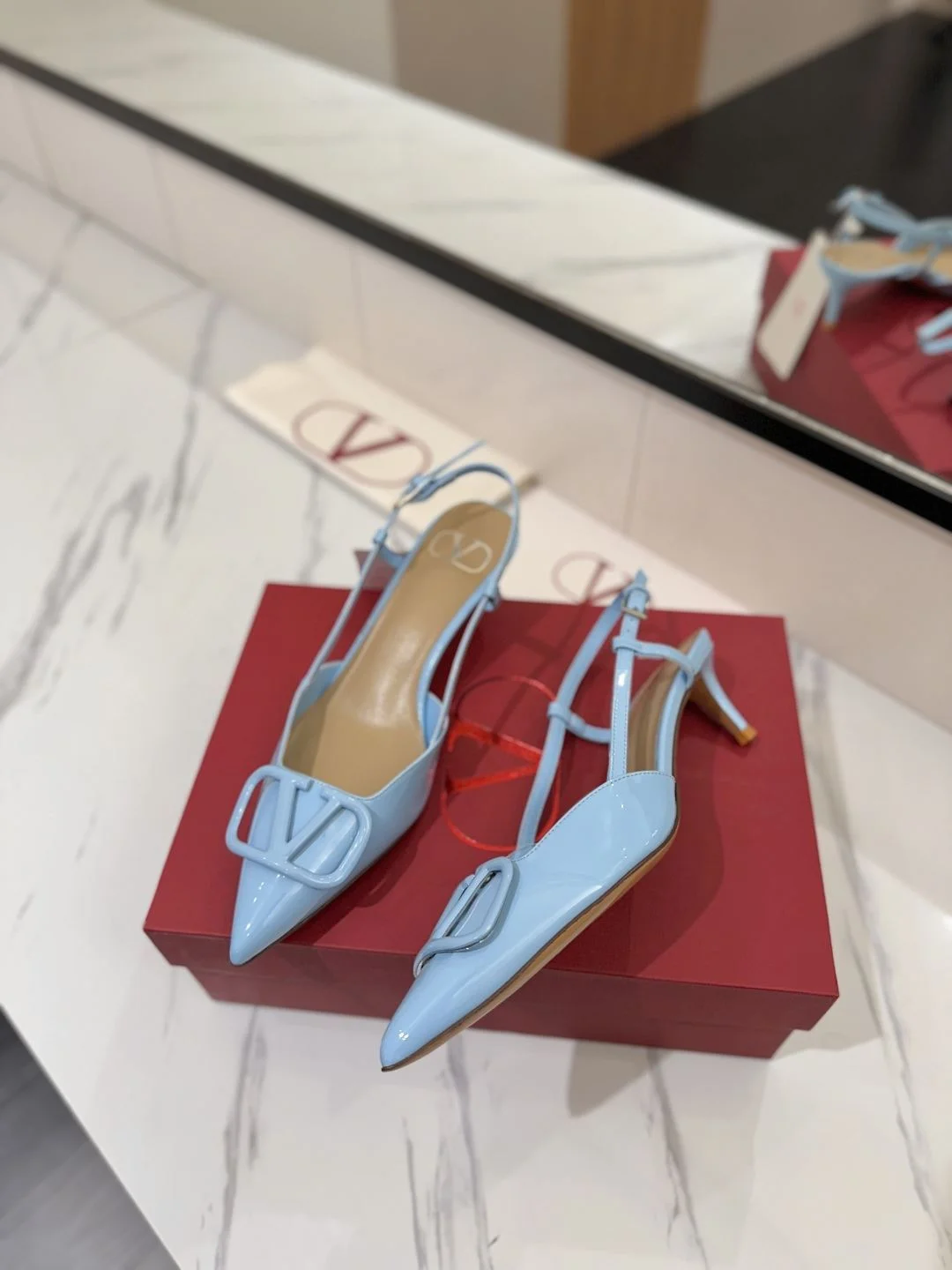 Valentino Sandals Contemporary 36005