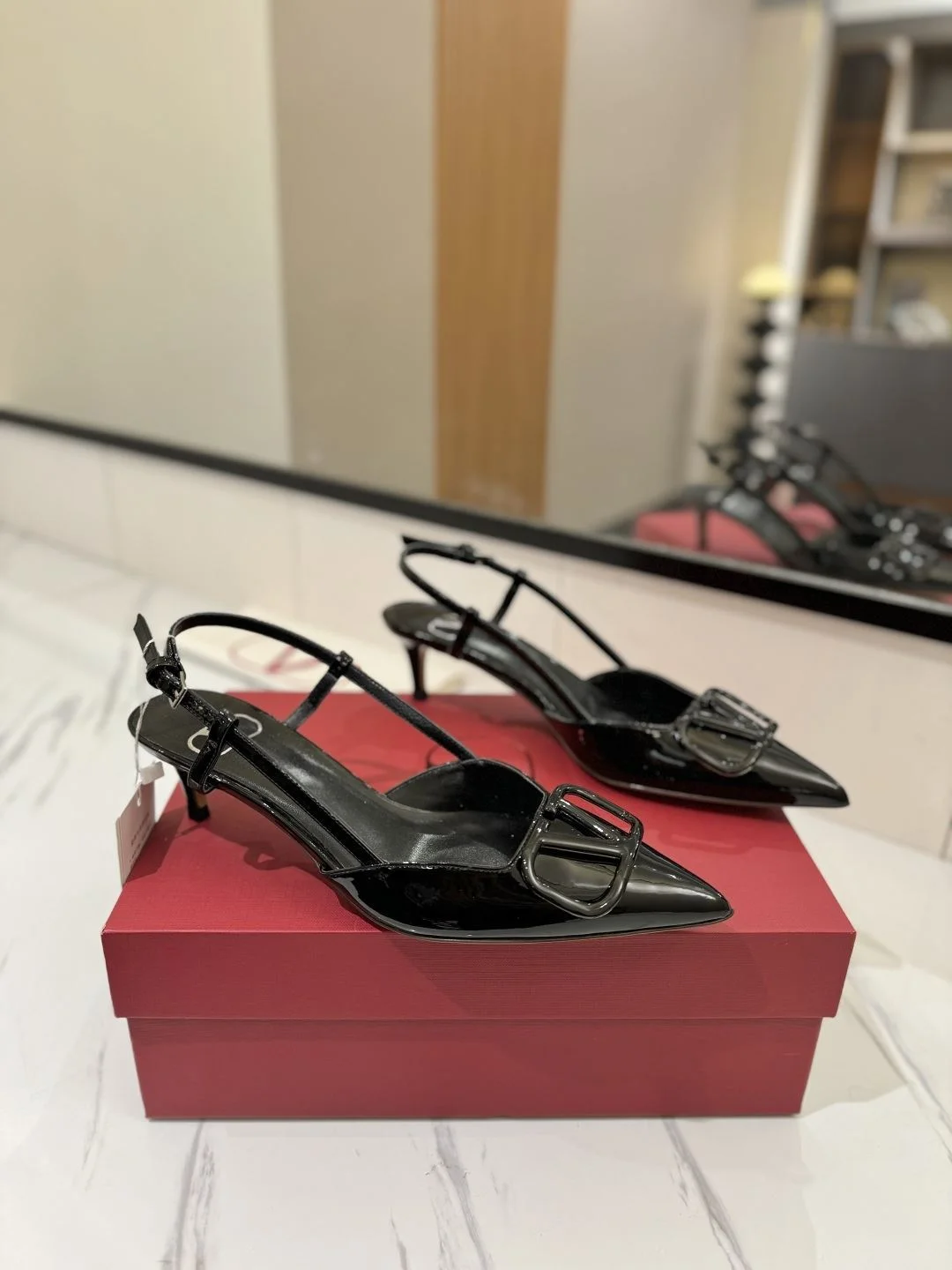 Valentino Sandals Compact 36009