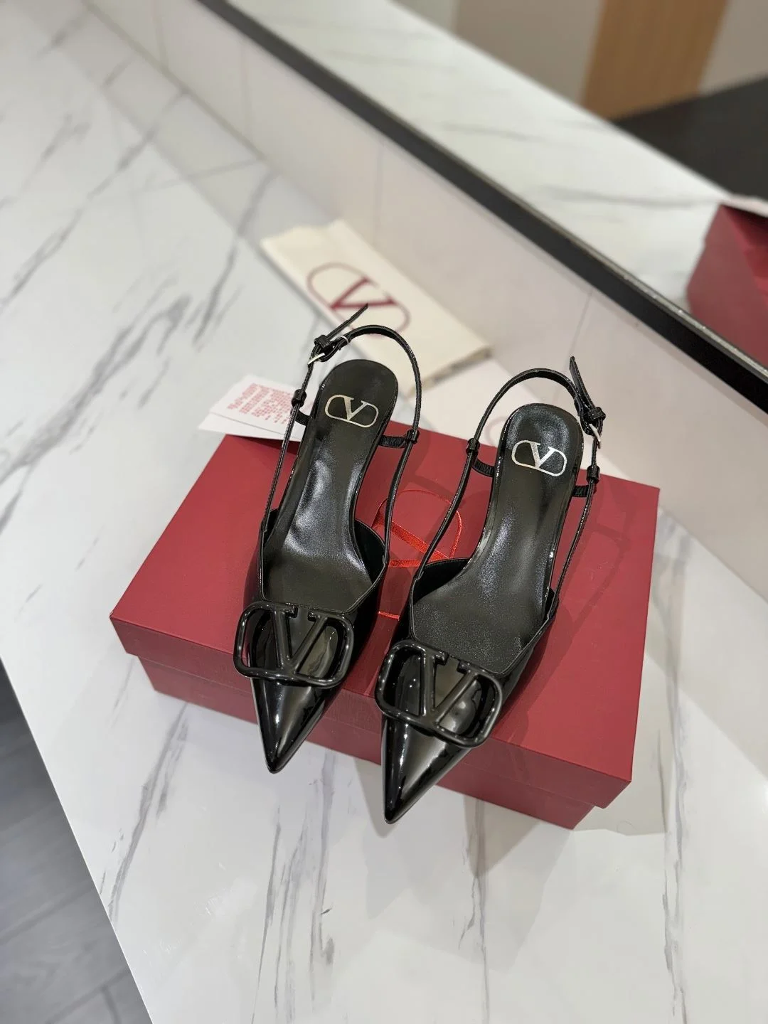 Valentino Sandals Compact 36009