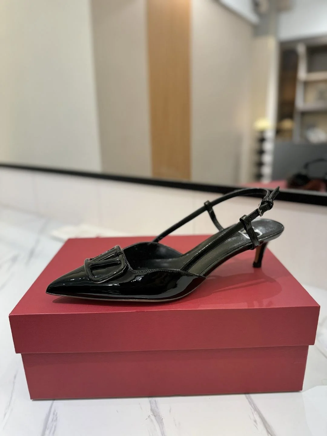 Valentino Sandals Compact 36009