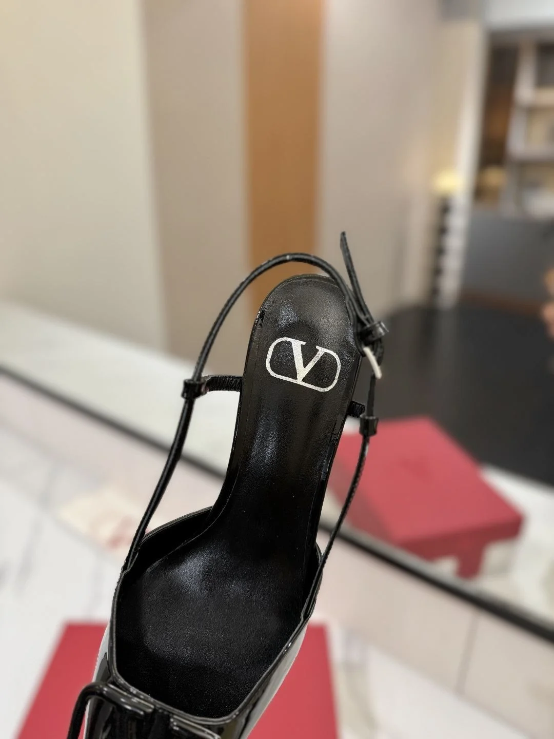 Valentino Sandals Compact 36009