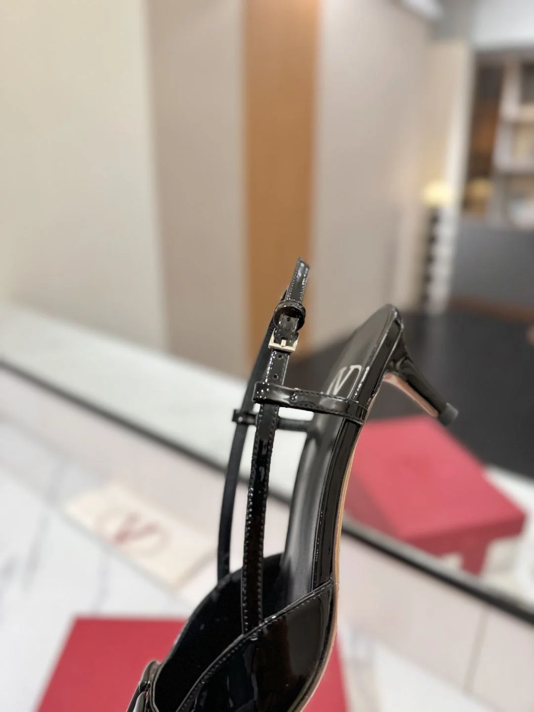 Valentino Sandals Compact 36009