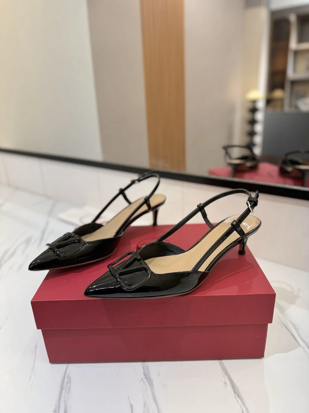 Breathable Valentino Sandals 36007