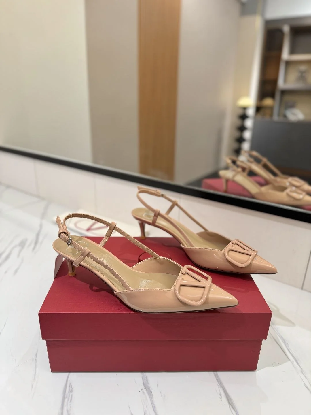 Valentino Sandals Flexible 36000