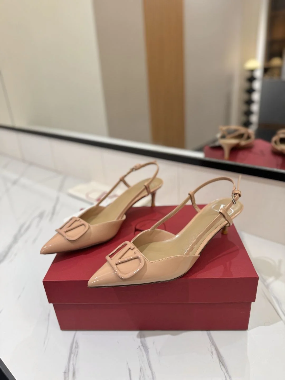 Valentino Sandals Flexible 36000