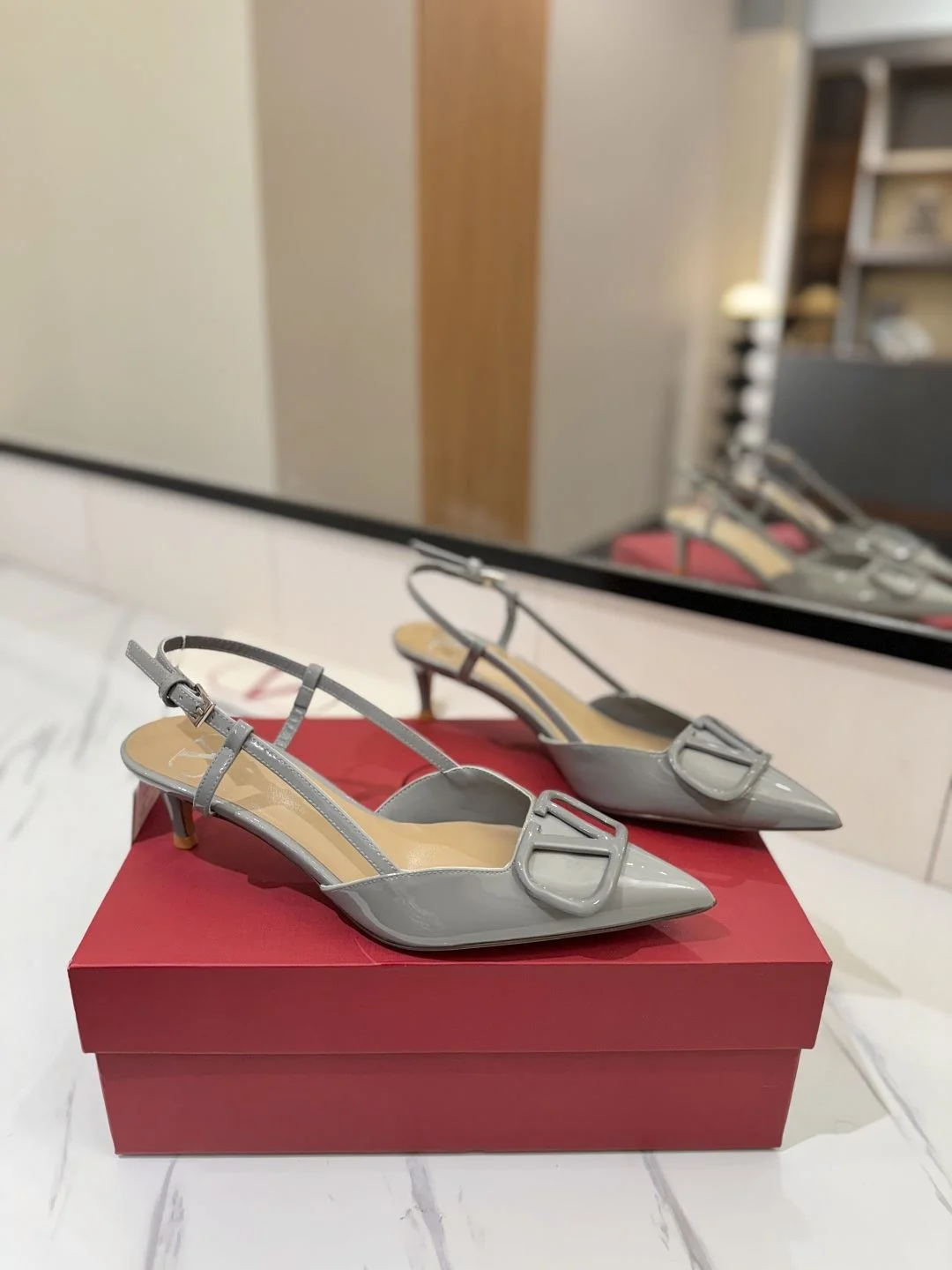 ComfortFit Valentino Sandals 36003