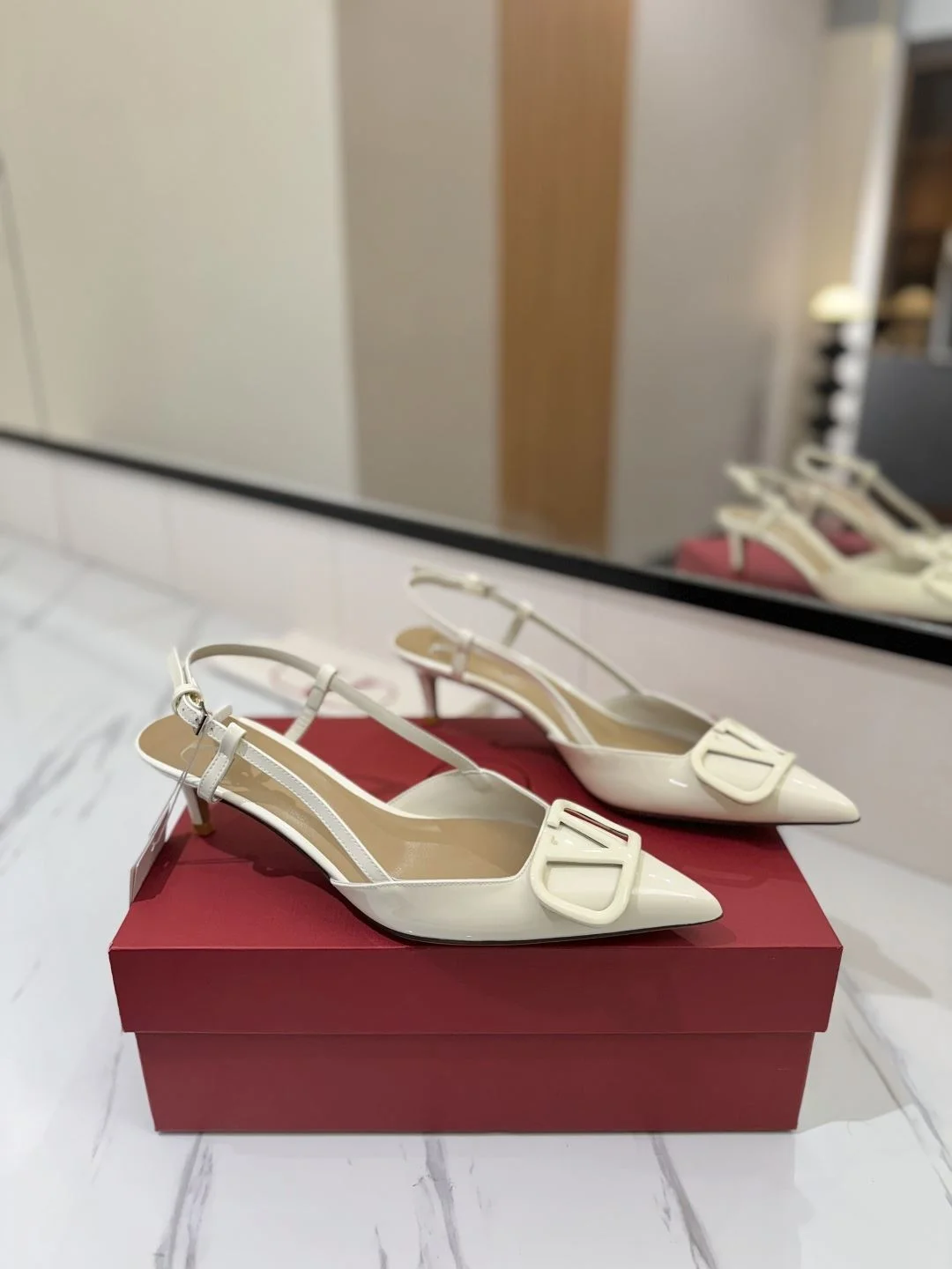 Valentino Sandals Breathable 36001