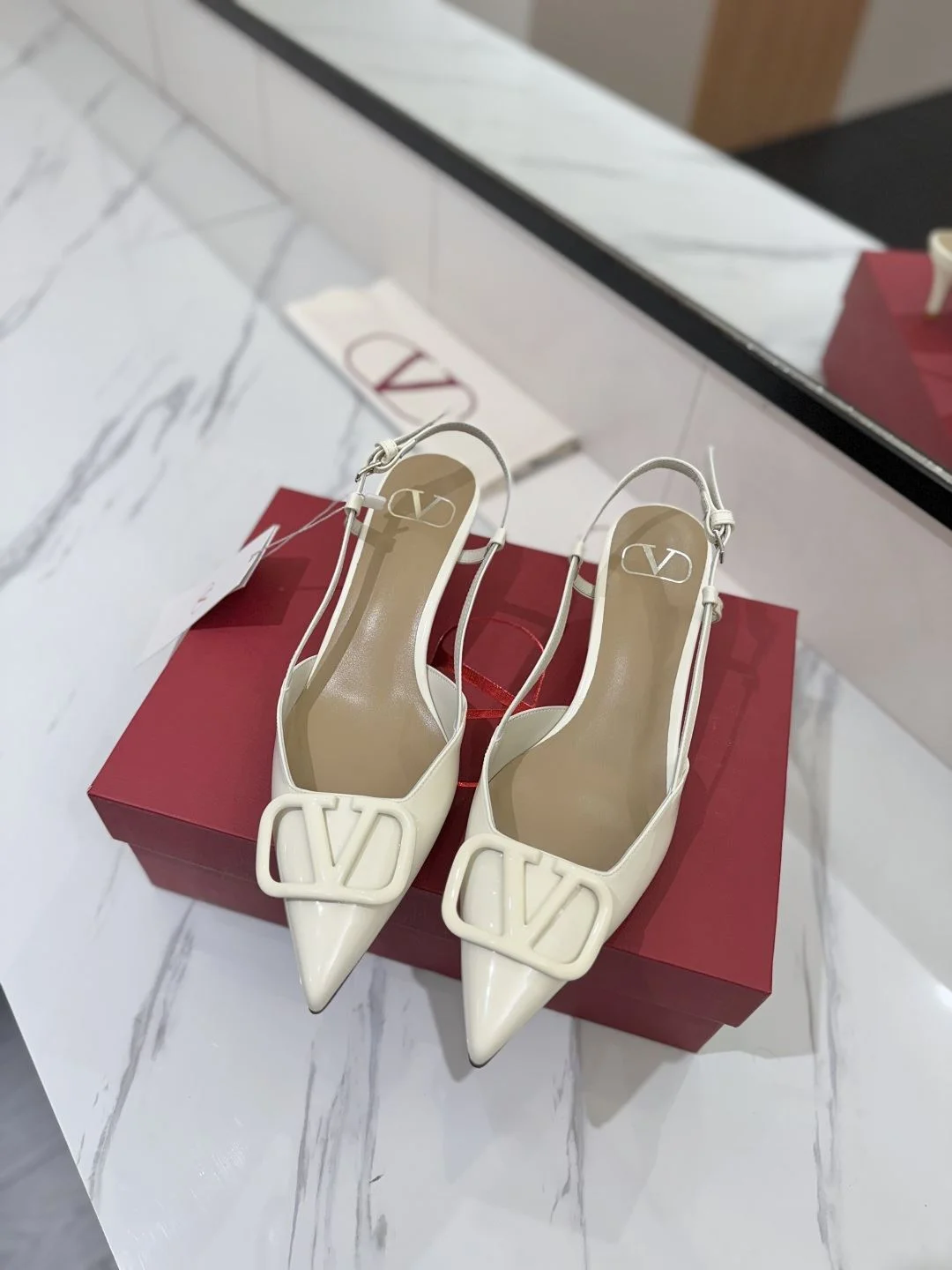 Valentino Sandals Breathable 36001