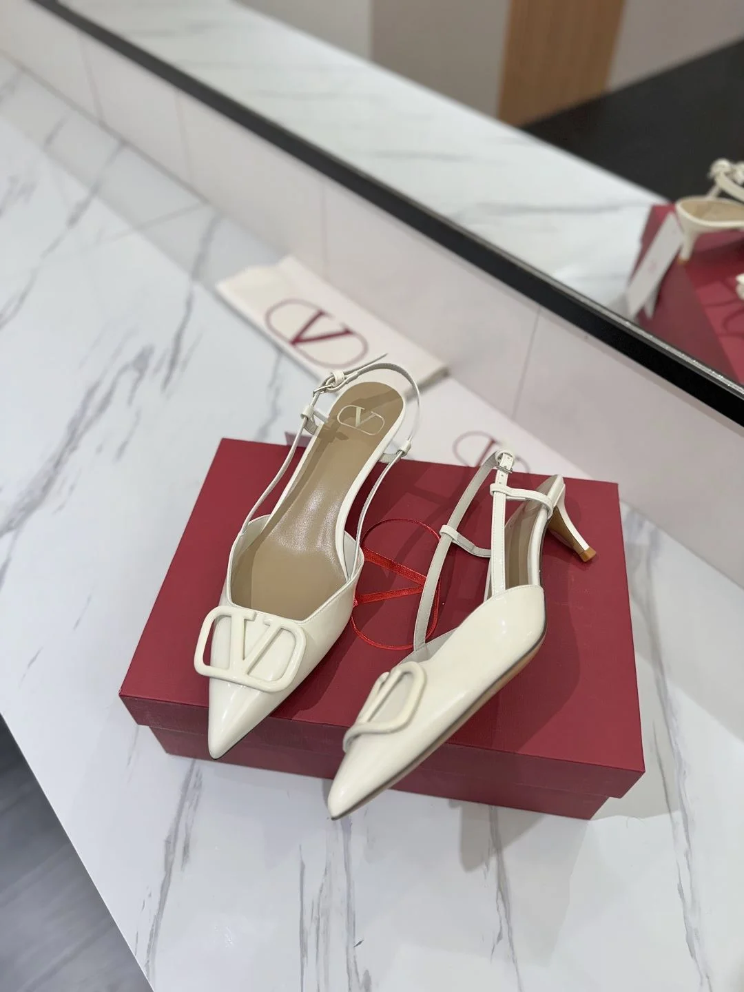 Valentino Sandals Breathable 36001