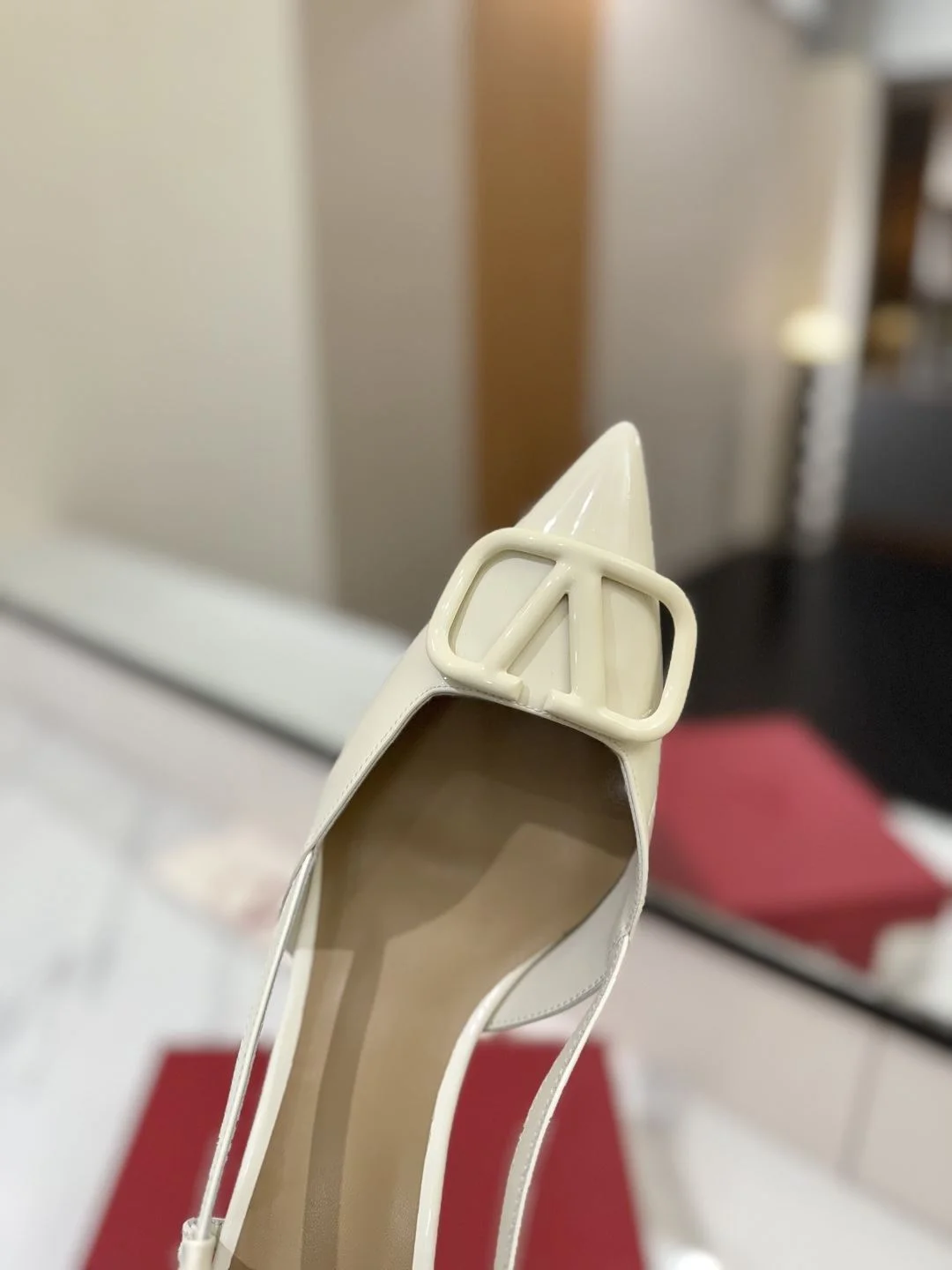 Valentino Sandals Breathable 36001