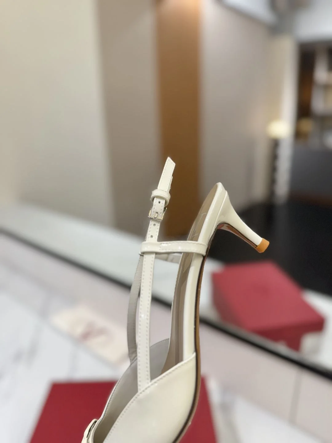 Valentino Sandals Breathable 36001
