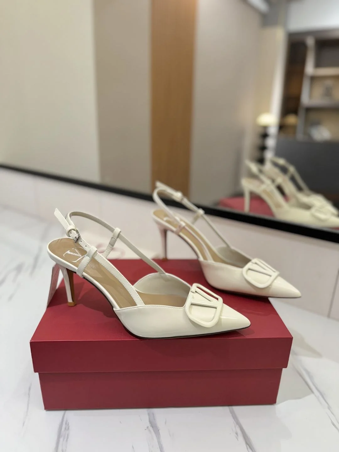 Valentino Sandals Chic 35998